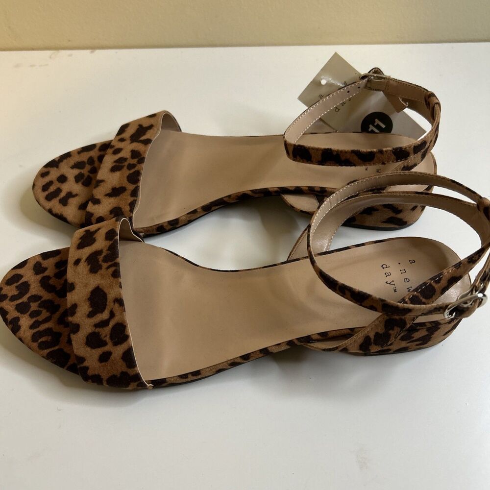 A New Day Women’s Winona Brown Leopard Print Ankle Strap Sandals FLAW - Picture 6 of 15